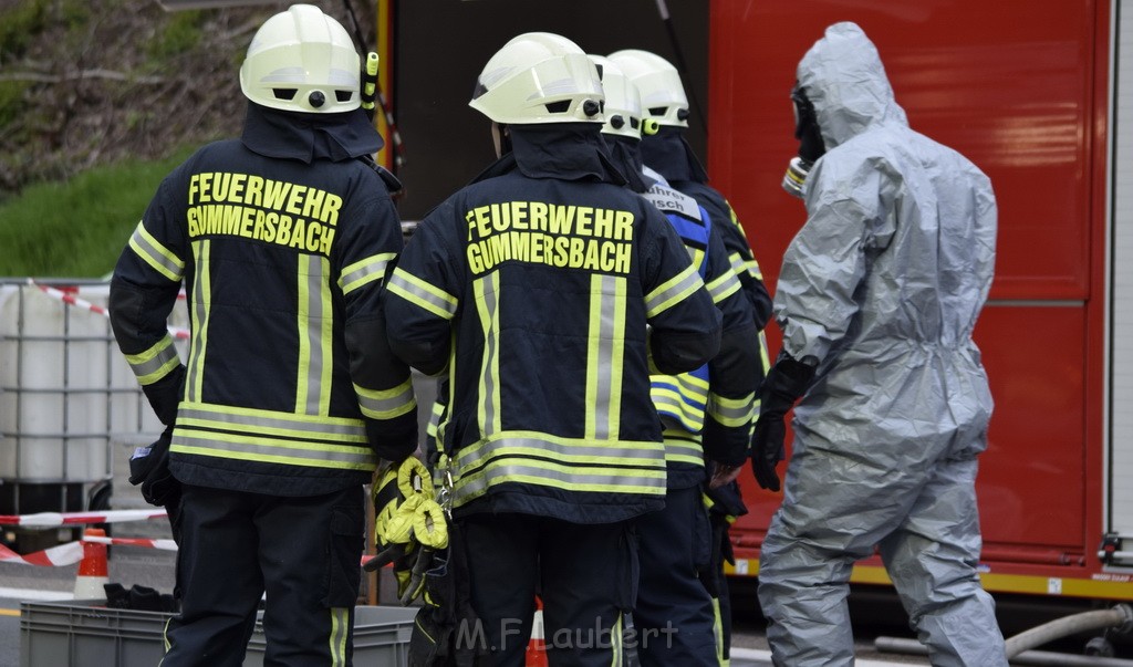 VU Gefahrgut LKW umgestuerzt A 4 Rich Koeln Hoehe AS Gummersbach P173.JPG - Miklos Laubert